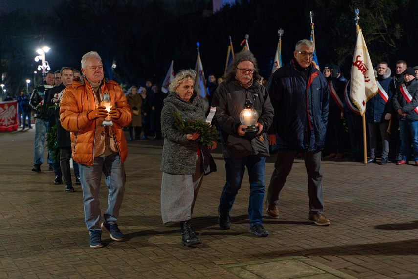 Związkowcy pamiętają o ofiarach Grudnia 70 zdjęcie nr 321440