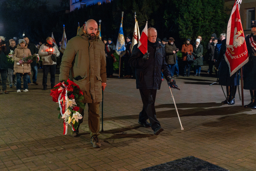 Związkowcy pamiętają o ofiarach Grudnia 70 zdjęcie nr 321435