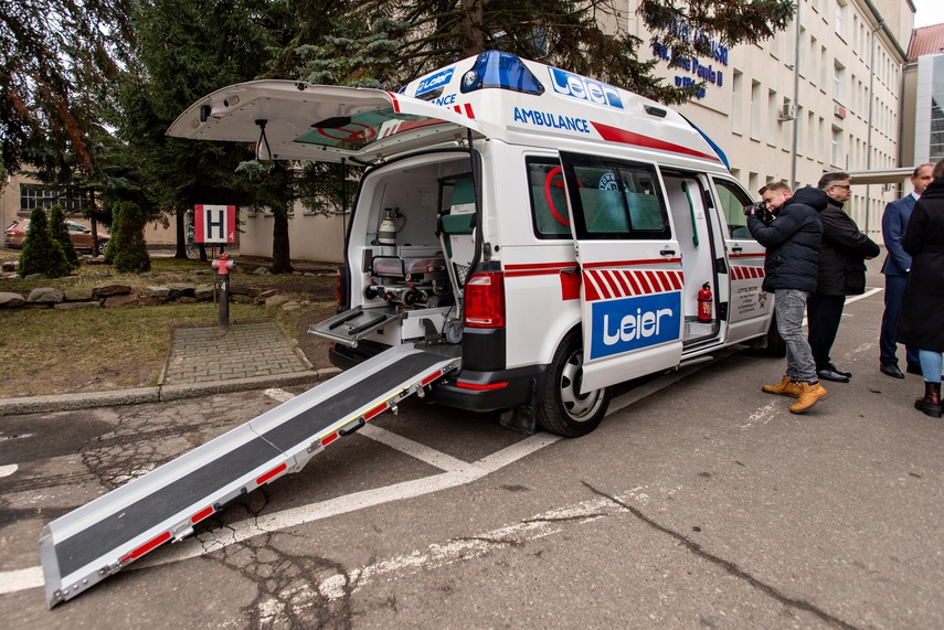 To się ogląda Ambulans w darze dla szpitala