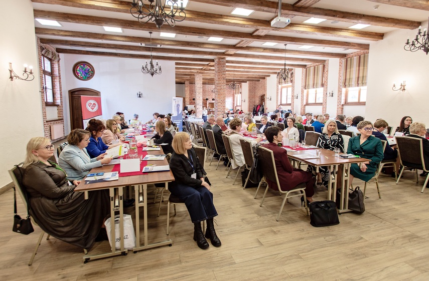 Obradowały pielęgniarki i położne zdjęcie nr 327390