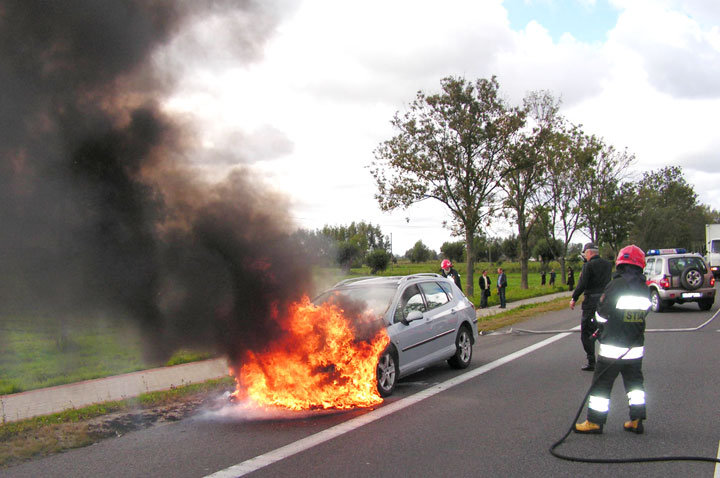 Peugeot spłonął na "siódemce" zdjęcie nr 48930