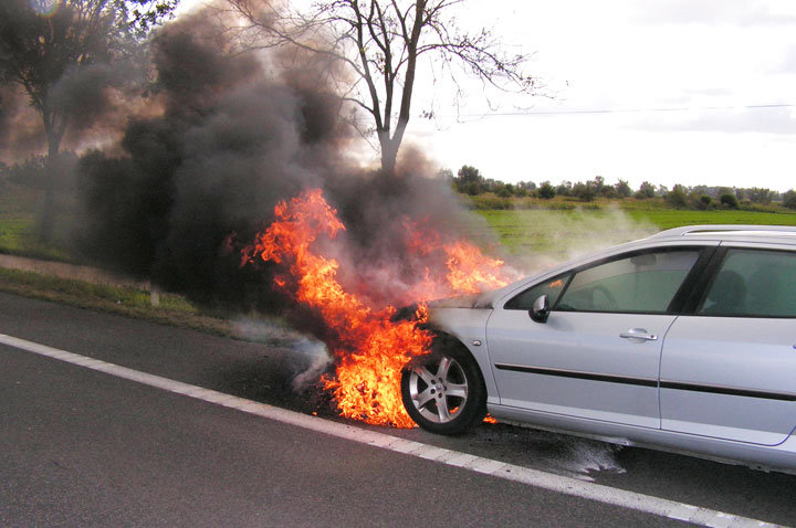 Peugeot spłonął na "siódemce" zdjęcie nr 48927