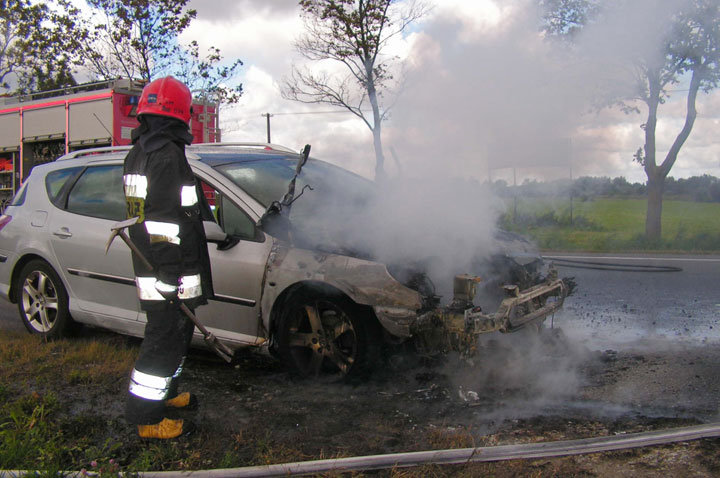 Peugeot spłonął na "siódemce" zdjęcie nr 48936