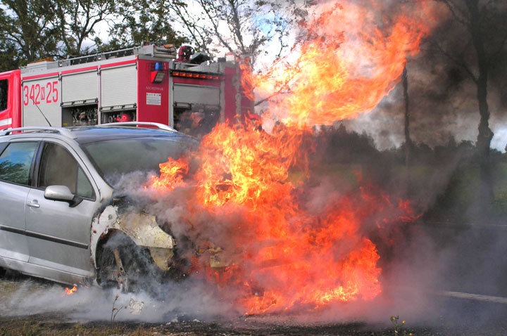 Peugeot spłonął na "siódemce" zdjęcie nr 48932