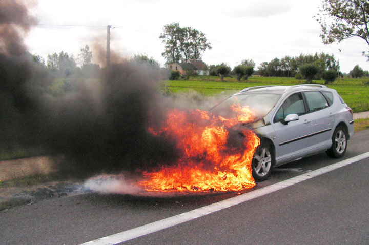Peugeot spłonął na "siódemce" zdjęcie nr 48929
