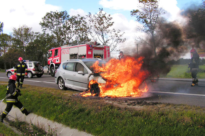 Peugeot spłonął na "siódemce" zdjęcie nr 48931