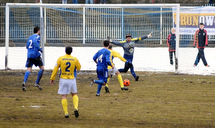 Bitwa na błocie dla Olimpii. Olimpia - Motor 1:0 zdjęcie nr 67646