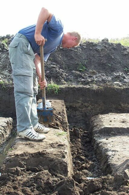 Fundamenty wczesnośredniwieczych budynków.