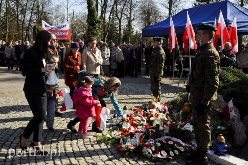 Tak Elbląg uczcił pamięć ofiar Smoleńska zdjęcie nr 103801