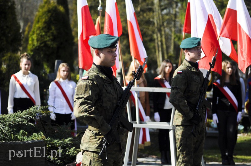 Tak Elbląg uczcił pamięć ofiar Smoleńska zdjęcie nr 103781