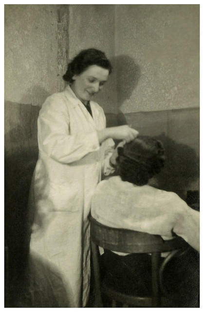 Agnieszka Jabłońska podczas pracy, 1950 r.