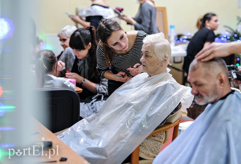 Przenieśli się do lat dwudziestych, czyli wielka metamorfoza seniorów zdjęcie nr 218622