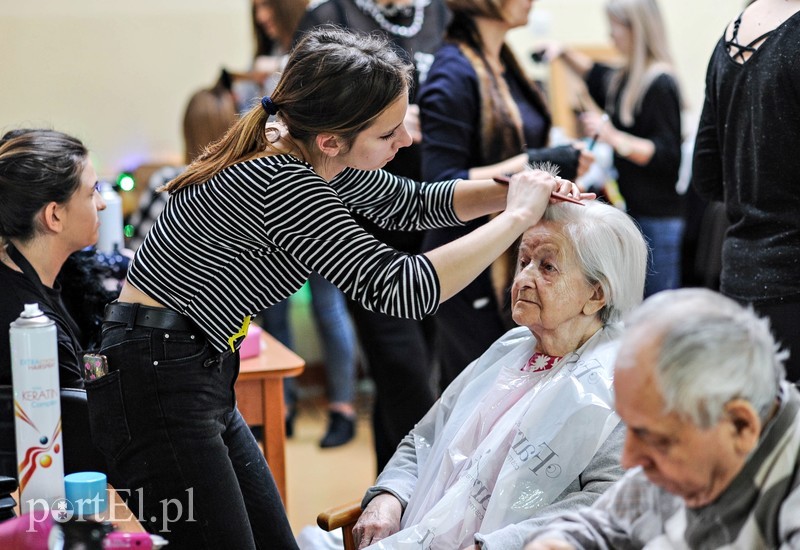 Przenieśli się do lat dwudziestych, czyli wielka metamorfoza seniorów zdjęcie nr 218626