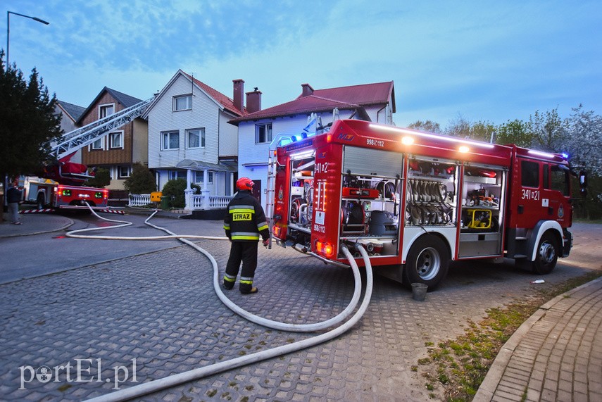 Pożar dachu domu jednorodzinnego przy ul. Warmińskiej zdjęcie nr 223310