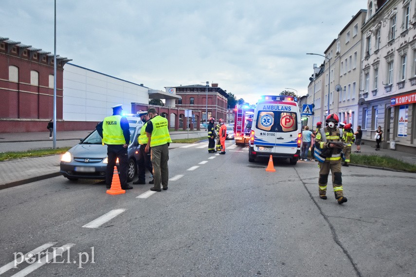 Elbląg 8-latka wbiegła na ruszające auto