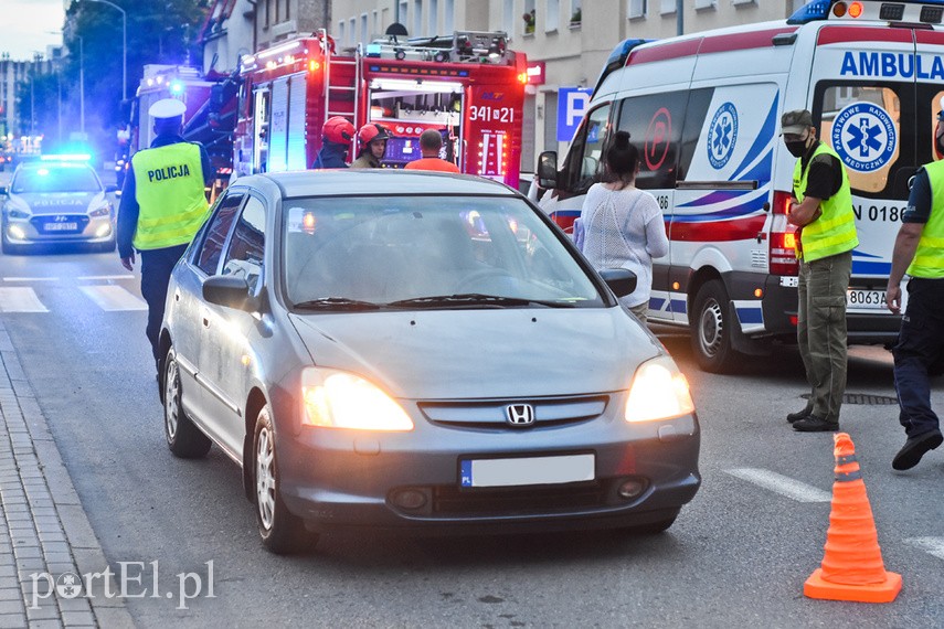 8-latka wbiegła na ruszające auto zdjęcie nr 225808