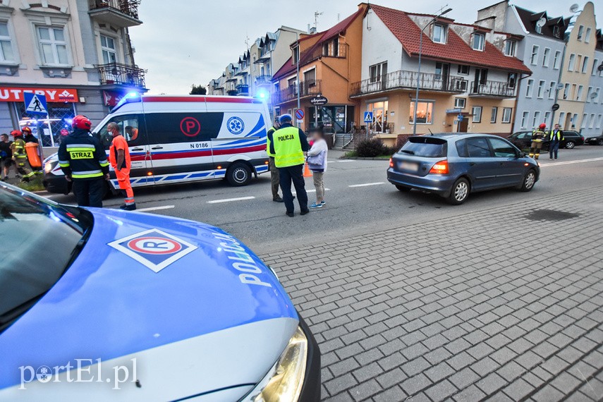 8-latka wbiegła na ruszające auto zdjęcie nr 225810