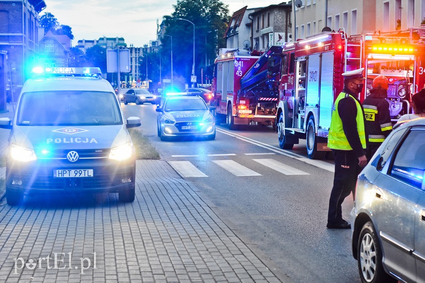 8-latka wbiegła na ruszające auto zdjęcie nr 225809