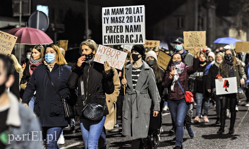 "No woman, no kraj". Kolejne protesty w Elblągu zdjęcie nr 232473