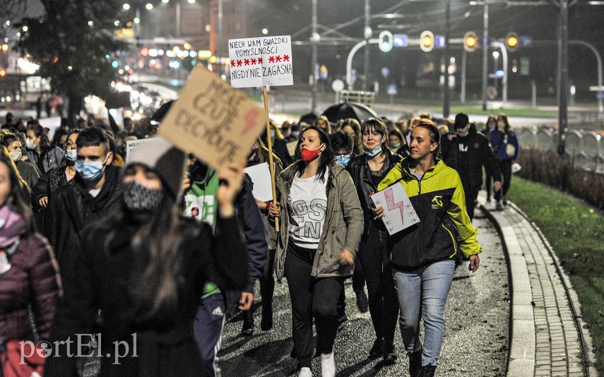 "No woman, no kraj". Kolejne protesty w Elblągu zdjęcie nr 232489