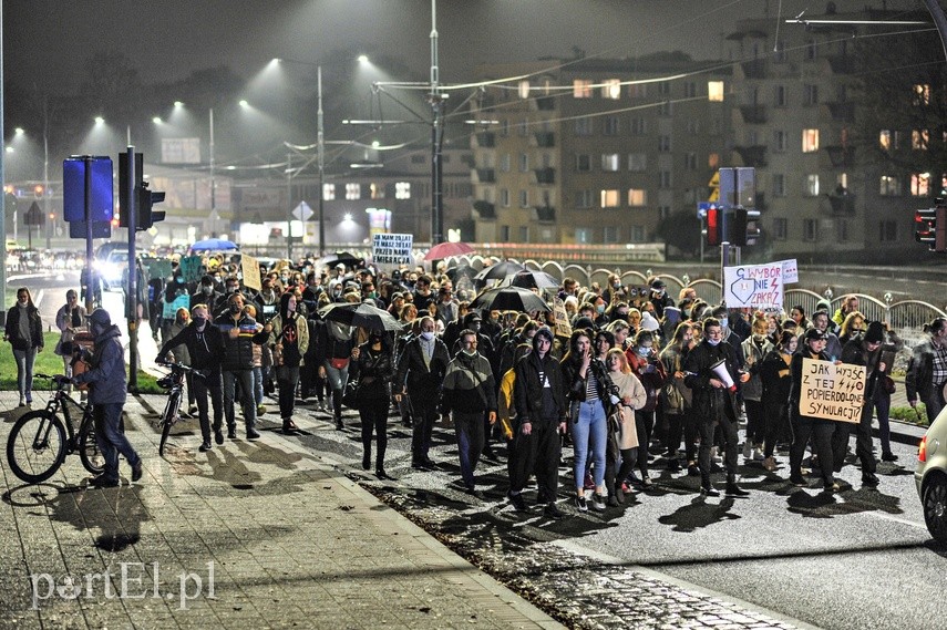 "No woman, no kraj". Kolejne protesty w Elblągu zdjęcie nr 232490