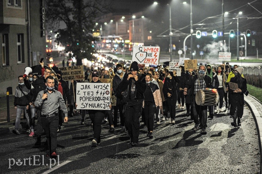 "No woman, no kraj". Kolejne protesty w Elblągu zdjęcie nr 232488