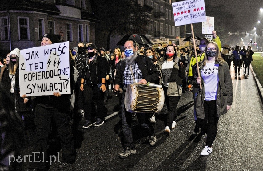 "No woman, no kraj". Kolejne protesty w Elblągu zdjęcie nr 232475