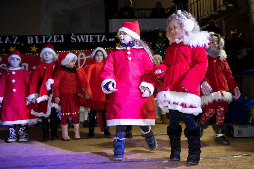 Jasełka w amerykańskim stylu. Takie show tylko w Przedszkolu Mały Europejczyk w Elblągu zdjęcie nr 234004