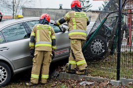 Kierowca vw golfa pijany i z zakazem prowadzenia spowodował wypadek