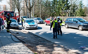 Cofając, potrącił kobietę