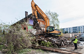 Trwa rozbiórka 120-letniego budynku