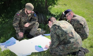 Uczniowie na szkoleniu u terytorialsów