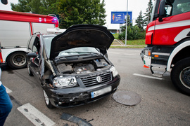 Zderzenie z dachowaniem na skrzyżowaniu Brzeska-Robotnicza