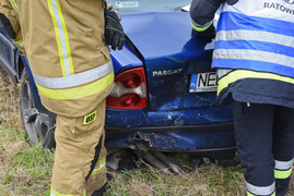 Wypadek 3 pojazdów pod Jelonkami, dwie osoby w szpitalu, sprawca zbiegł