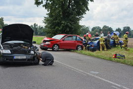 Wypadek 3 pojazdów pod Jelonkami, dwie osoby w szpitalu, sprawca zbiegł