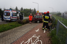 Volkswagen wjechał w ogrodzenie, a opel zderzył się z fiatem