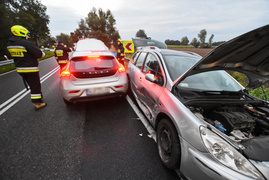 Zderzenie peugeota z volvo na drodze do Malborka