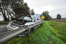 Zderzenie peugeota z volvo na drodze do Malborka