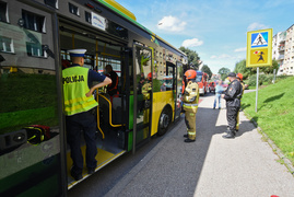 Autobus uderzył w osobówkę na Robotniczej