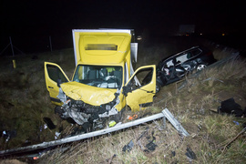 Osobówka na dachu, a auto dostawcze na boku