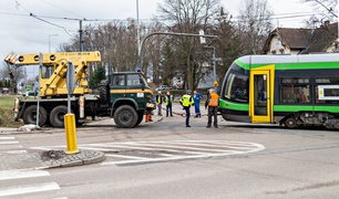 Wykolejony tramwaj na Bema. Ulica była nieprzejezdna