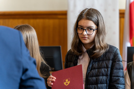 Prezydent rozdał stypendia