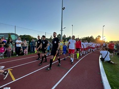 Mecz gwiazd przy sztucznym świetle. Braniewo wita na nowym stadionie