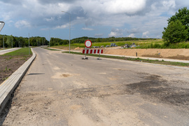 Ulica gotowa, trwają prace na rondzie