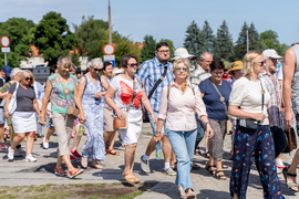 Z przewodnikiem poznawali początki historii miasta