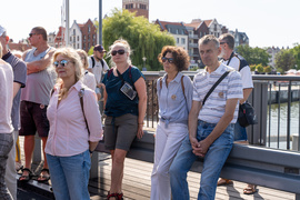 Z przewodnikiem poznawali początki historii miasta