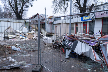 Rozbierają pawilony handlowe przy czołgu