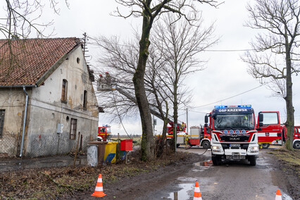 Pożar dachu w budynku wielorodzinnym