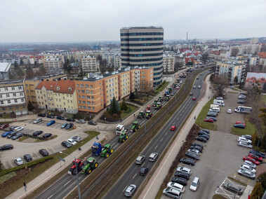 \"Potrzebujemy konkretnych rozwiązań\". Rolnicy protestowali na ulicach Elbląga