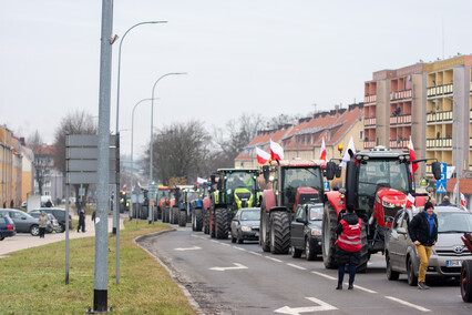 \"Potrzebujemy konkretnych rozwiązań\". Rolnicy protestowali na ulicach Elbląga